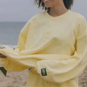 Daily Drills yellow Henley